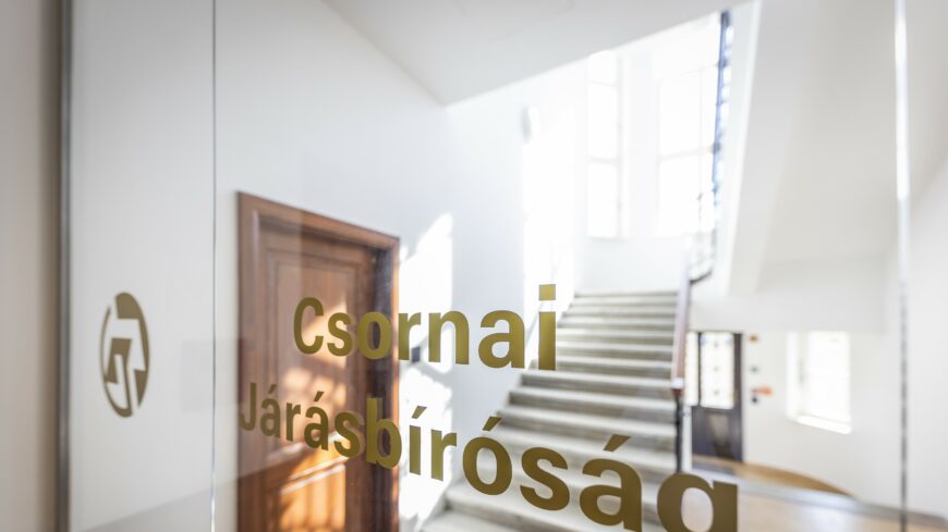 img_Felfuggesztett_bortonre_iteltek_egy_tanart_zaklato_magatartasa_miatt