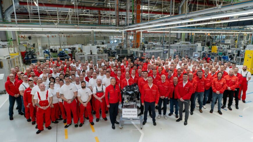 img_10_millio_negyhengeres_benzinmotor_jubileuma_Gyorben-1