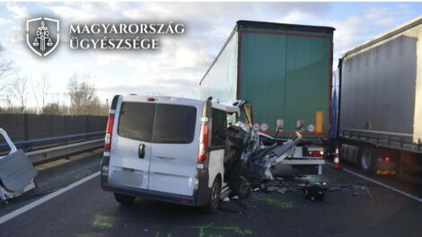 Figyelmetlenül előzött a kamionos, tragédia lett belőle