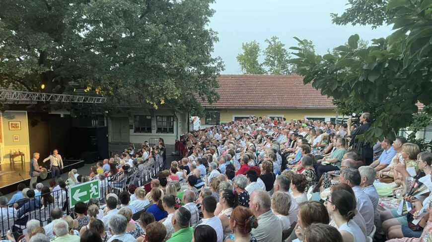 img_Kilenc_szinhazi_eloadas_lesz_a_Varoshazi_Esteken