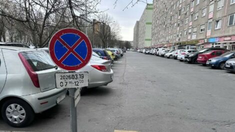 Parkolótakarítás a Kodály Zoltán utcában