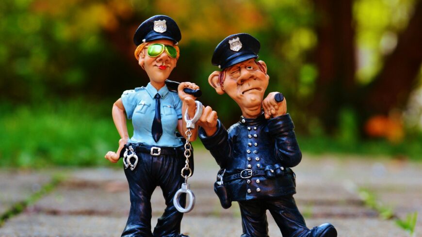 img_Vigyazat__Kamurendorok_a_lathataron-1