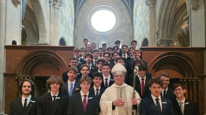 img_A_foapat_bermaltatta_a_pannonhalmi_bences_diakokat