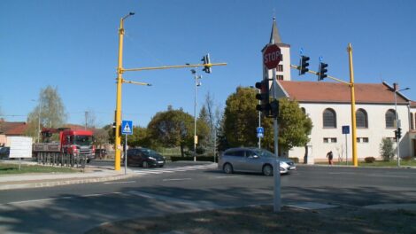 Elkészült a jelzőlámpás csomópont Győrújfalun