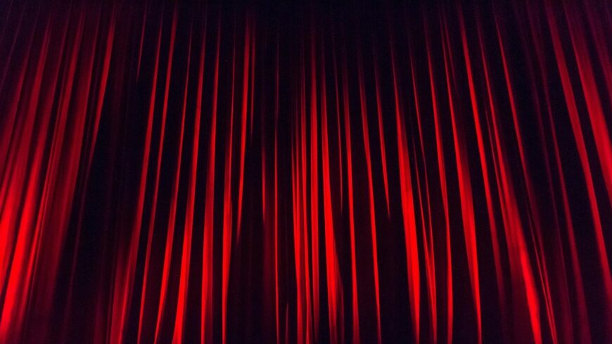 img_Fuggonyt_fel__jon_a_szinhazrajongok_unnepe-2