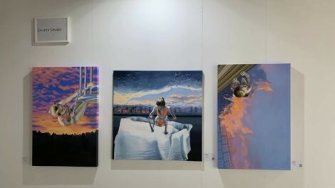 Kérdéseket fest a művész