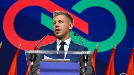 Magyar Péter az uniós források feloldásáról egyeztetett telefonon az Európai Bizottság elnökével