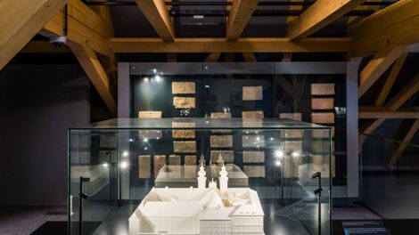 Titkok a templompadláson