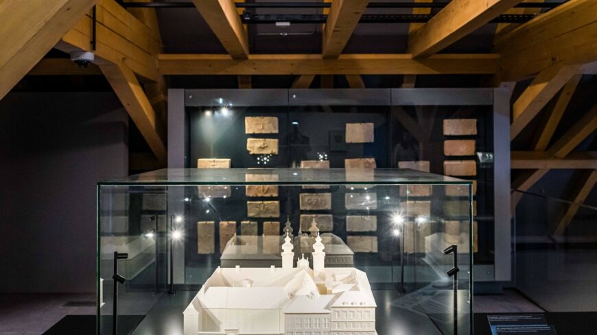 img_Titkok_a_templompadlason