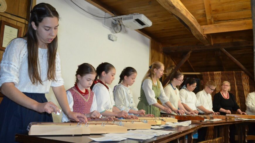 img_Vilagrekord_kiserletre_keszulnek_a_magyar_citerasok-2