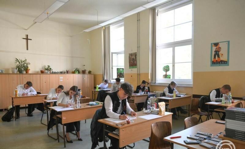 img_Ilyen_volt_az_idei_erettsegi__konnyebb_tori__nehezebb_magyar_es_szinte_valtozatlan_matek-1