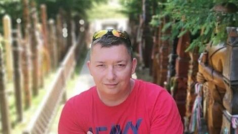 Szakács István azt írja, hogy letartóztatták