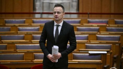 Szijjártó Péter lemond parlamenti mandátumáról