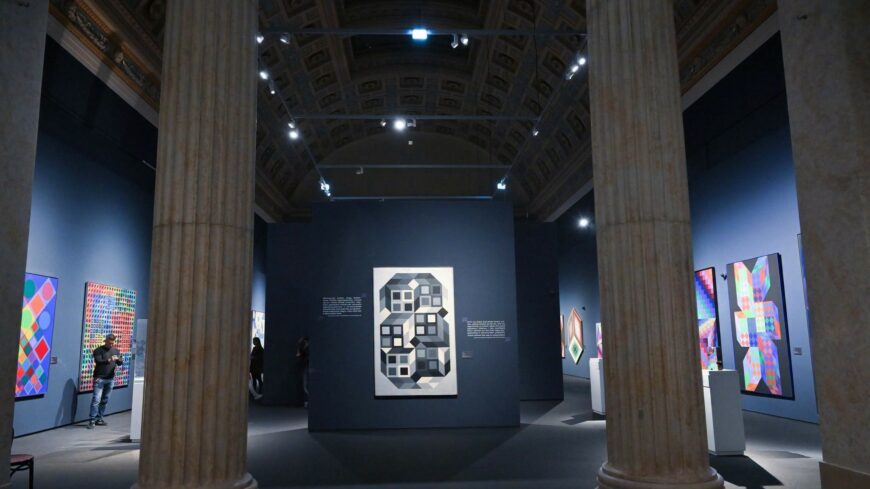 img_Vasarnap_zar_a_Vasarely-kiallitas