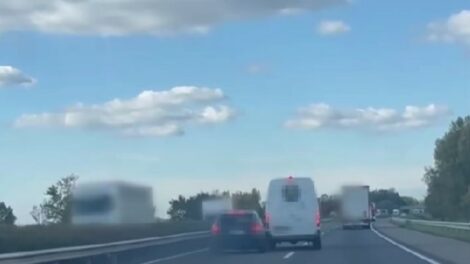 Hajmeresztő: szándékosan ütközött neki a másik autónak az M1-esen (VIDEÓ)
