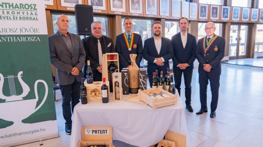 img_osszefogassal_a_fiatalokert__oktober_8-an_erkezik_a_XIV__Kantharosz_Gala