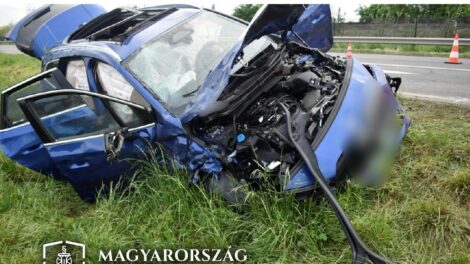 Elnézte a lehajtó sávjait, nagyos súlyos baleset lett belőle